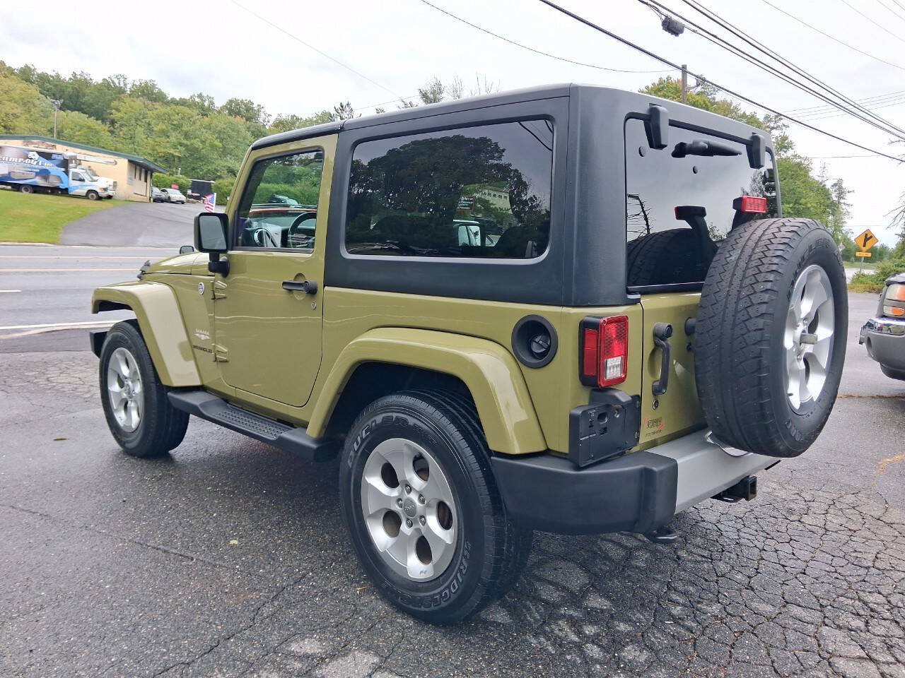 Used 2013 Jeep Wrangler Sahara w/ Connectivity Group AWD/4WD image 13