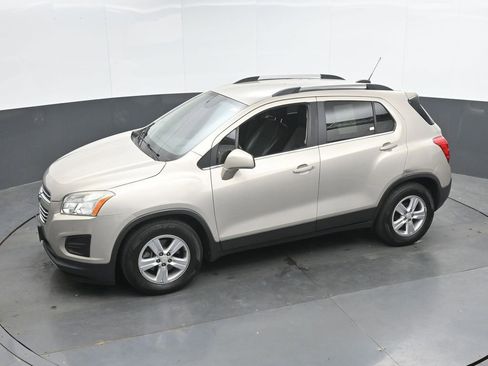 Used 2016 Chevrolet Trax LT w/ LT Convenience Package FWD image 28