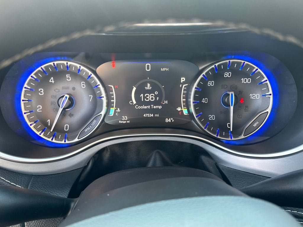 Used 2025 Chrysler Pacifica Limited FWD image 19