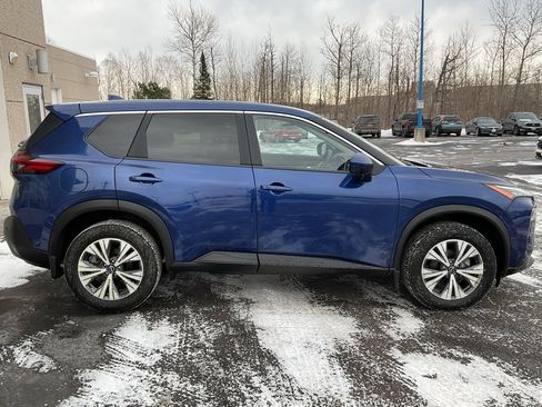 Used 2023 Nissan Rogue SV image 4
