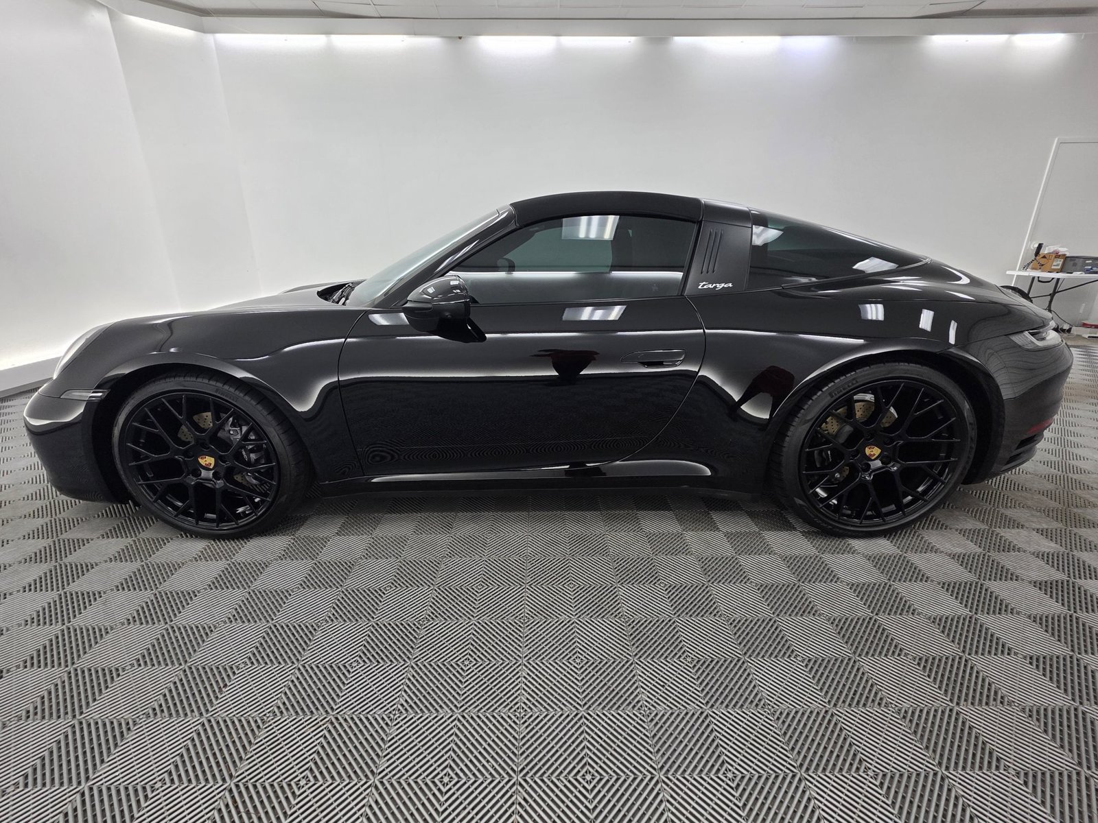 Used 2024 Porsche 911 Targa 4 AWD/4WD image 2