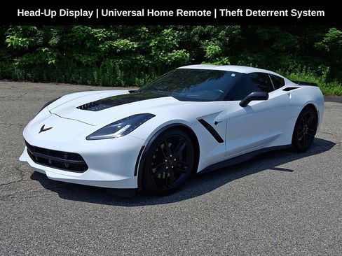 Used 2018 Chevrolet Corvette Stingray Coupe RWD image 3