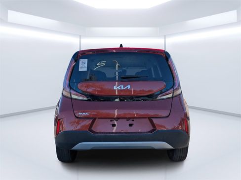 Used 2023 Kia Soul LX image 4