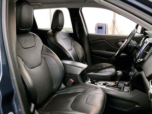 Used 2019 Jeep Cherokee Limited image 7