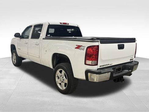 Used 2011 GMC Sierra 2500 SLT w/ Suspension Package, Off-Road AWD/4WD image 10