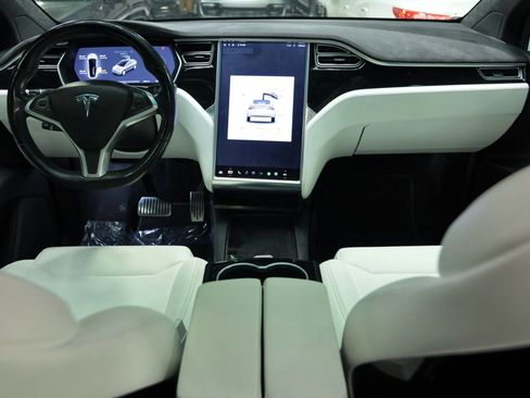 Used 2017 Tesla Model X 90D image 40