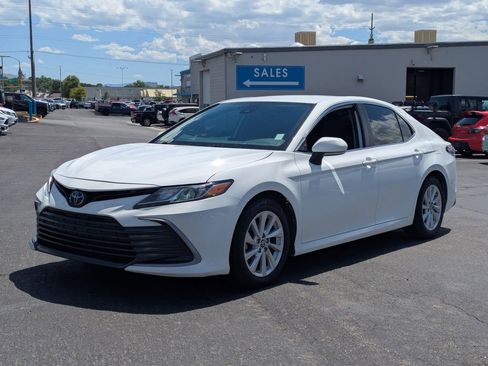 Used 2023 Toyota Camry LE FWD image 9