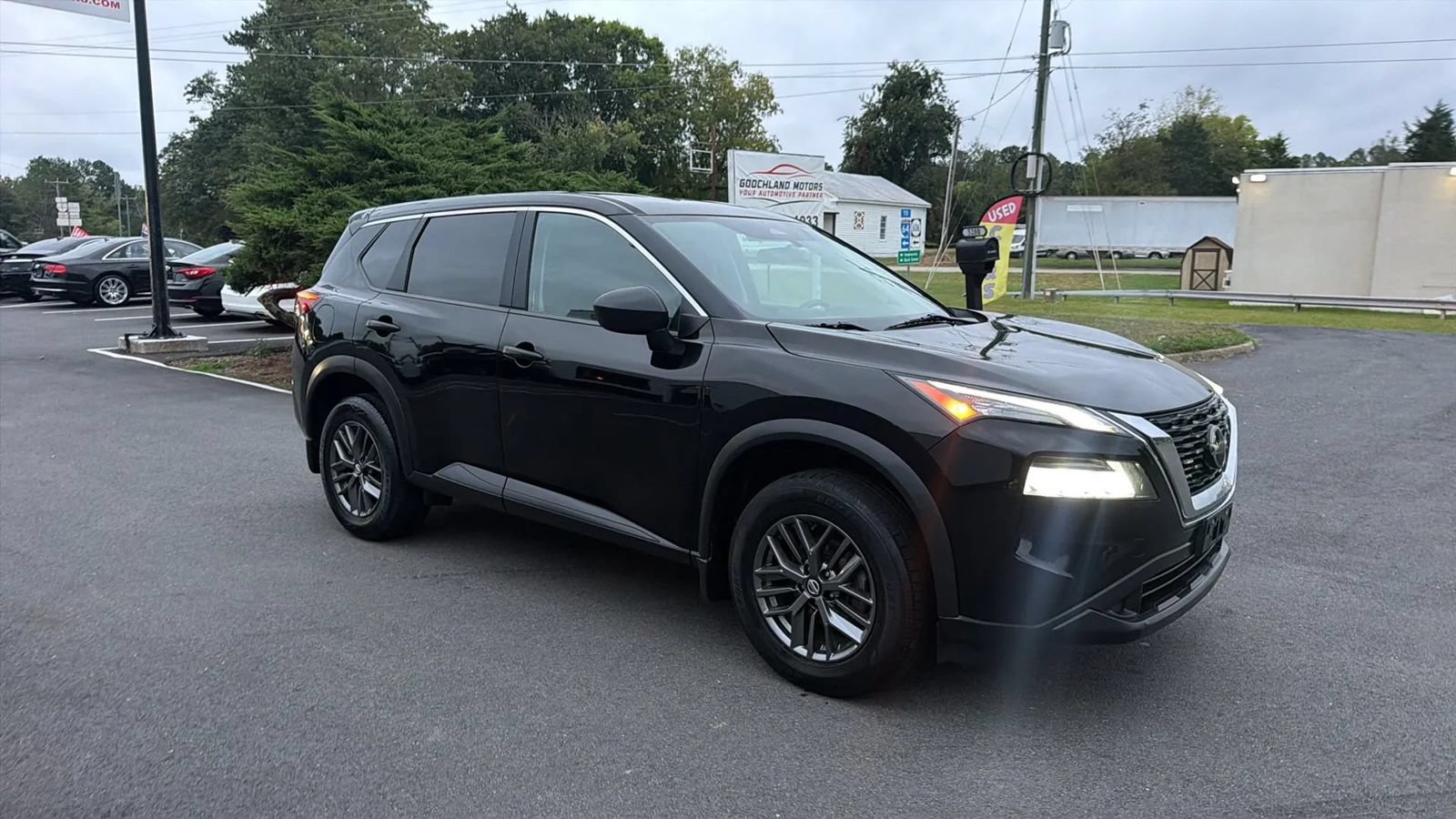 Used 2021 Nissan Rogue S AWD/4WD image 9