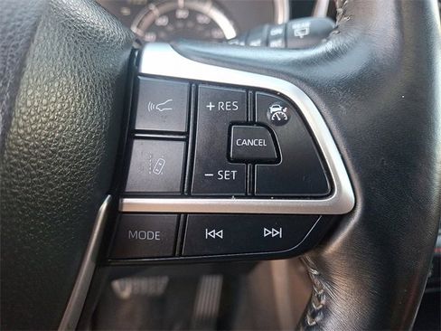 Used 2022 Toyota Highlander XSE image 22