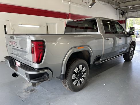 New 2026 GMC Sierra 2500 Denali w/ Denali Reserve Package AWD/4WD image 4