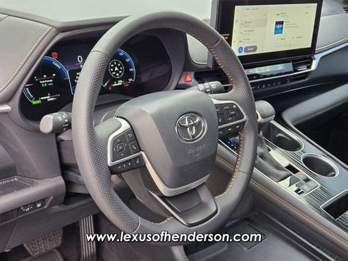 Used 2025 Toyota Sienna XLE Woodland Edition AWD/4WD image 22