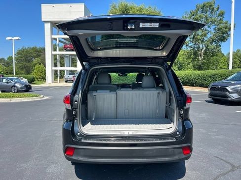 Used 2017 Toyota Highlander SE AWD/4WD image 9
