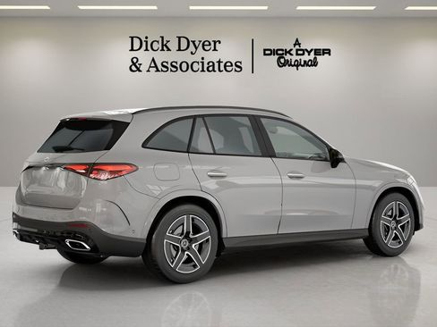 Used 2025 Mercedes-Benz GLC 300 image 9