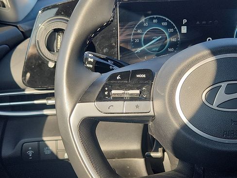 Certified 2025 Hyundai Elantra Limited FWD image 15