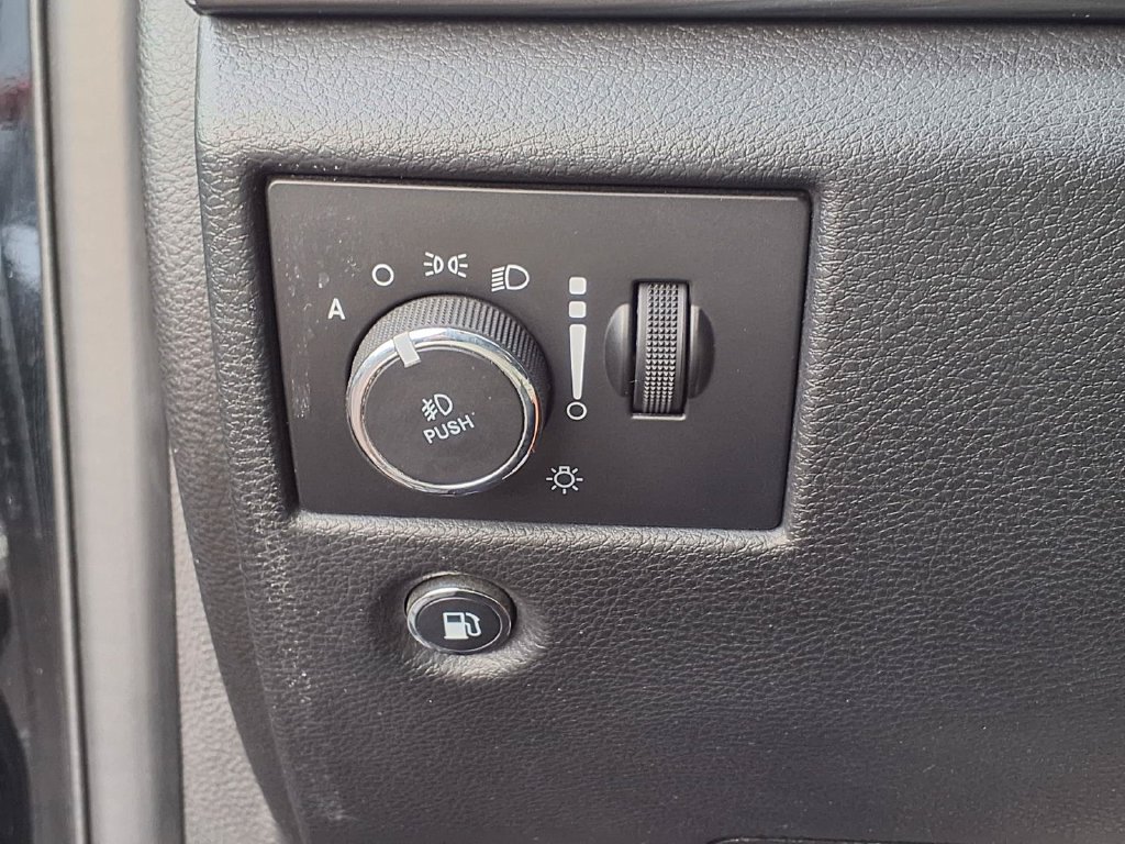 Used 2022 Jeep Grand Cherokee Laredo E RWD image 29
