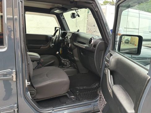 Used 2017 Jeep Wrangler Unlimited Sport w/ Quick Order Package 23S AWD/4WD image 23