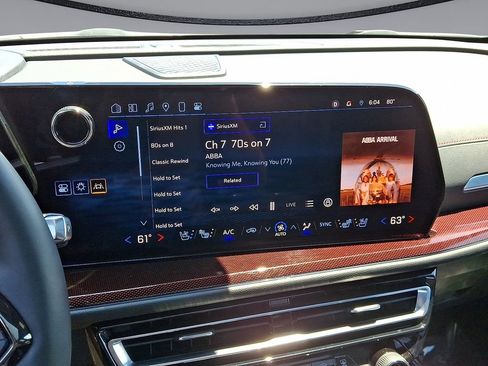 Used 2024 Chevrolet Traverse RS FWD image 14