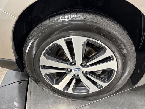 Used 2019 Subaru Outback 2.5i Limited AWD/4WD image 2