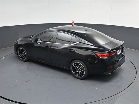 Used 2025 Nissan Sentra SR w/ SR Premium Package image 43