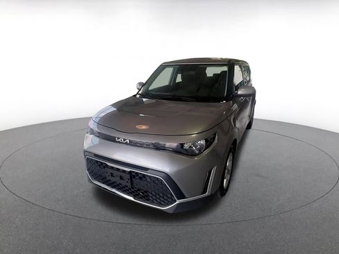 Used 2025 Kia Soul LX w/ LX Technology Package FWD image 8