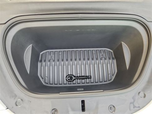 Used 2023 Tesla Model Y Long Range image 29