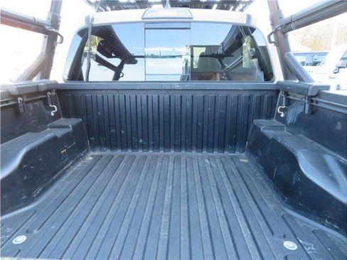 Used 2017 Toyota Tacoma TRD Off-Road w/ Tow Package (A/T) image 19