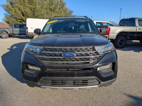 Used 2023 Ford Explorer XLT w/ Equipment Group 202A image 9
