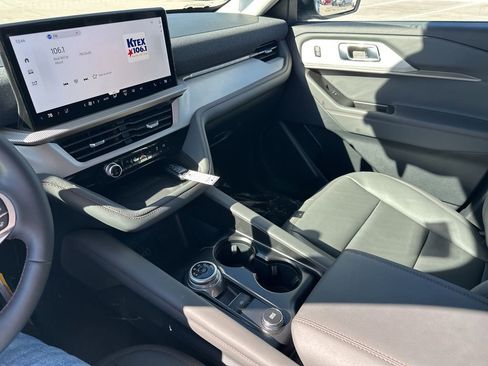 New 2026 Ford Explorer Active w/ Active Comfort Package image 30