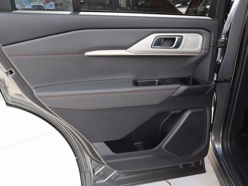 Used 2025 Ford Explorer Active image 29