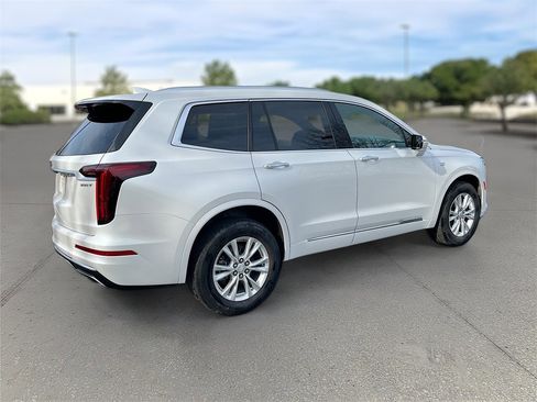 Certified 2024 Cadillac XT6 Luxury w/ LPO, Floor Liner Package image 6