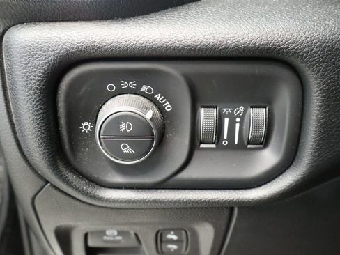 Used 2022 RAM 1500 Laramie AWD/4WD image 36