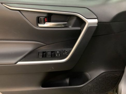Used 2021 Toyota RAV4 XLE image 11