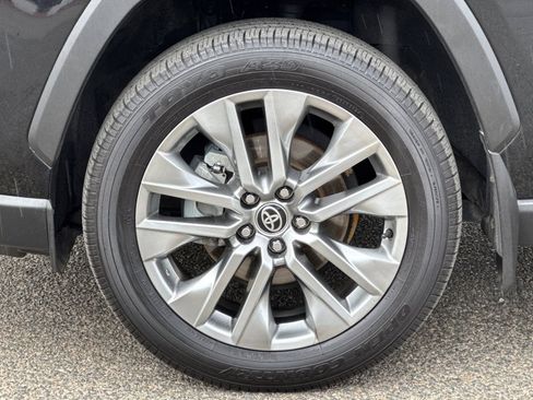 Used 2021 Toyota RAV4 XLE Premium image 24