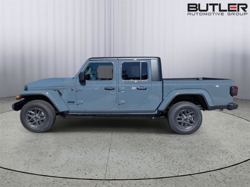 New 2026 Jeep Gladiator Sport AWD/4WD image 4