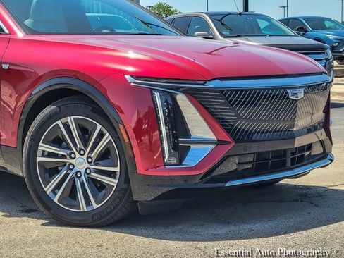 Used 2024 Cadillac Lyriq Luxury AWD/4WD image 3