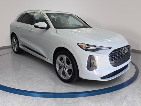 New 2025 Audi Q5 Prestige image 3