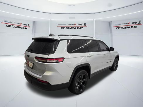 Used 2023 Jeep Grand Cherokee L Laredo AWD/4WD image 6
