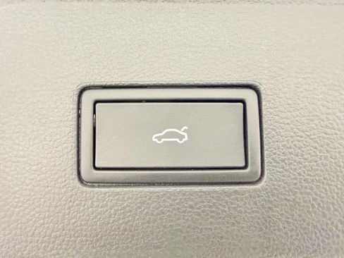 Used 2025 Volkswagen Atlas SEL image 10