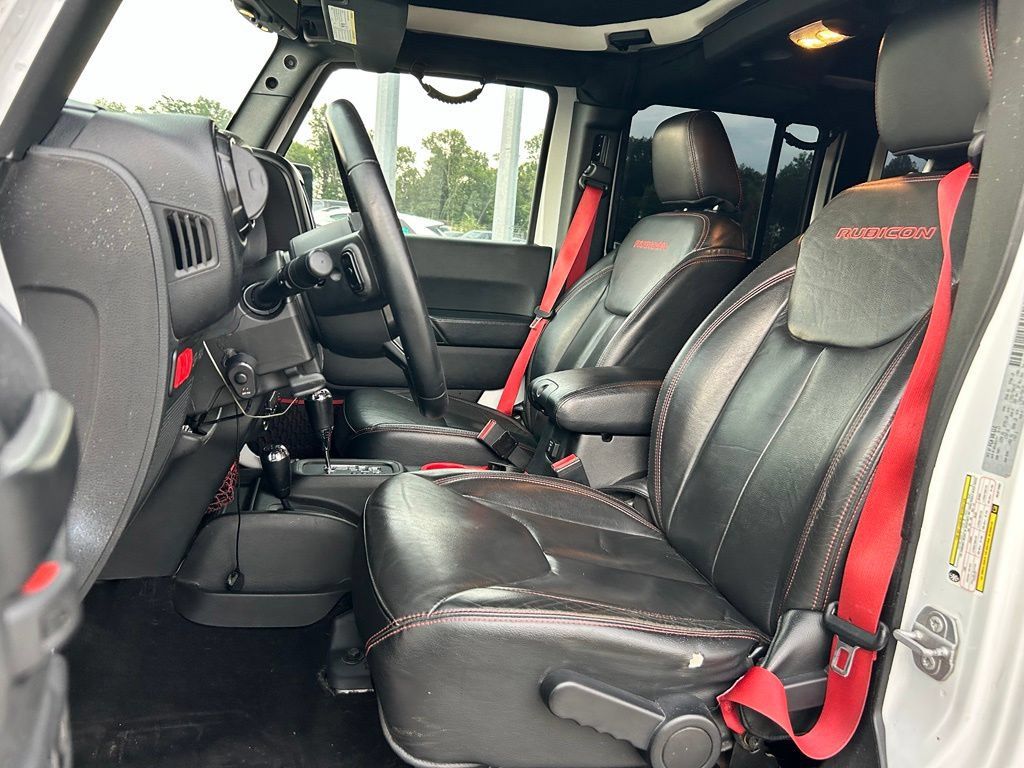 Used 2017 Jeep Wrangler Unlimited Rubicon AWD/4WD image 11