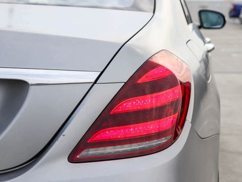 Used 2018 Mercedes-Benz S 560 Sedan image 10