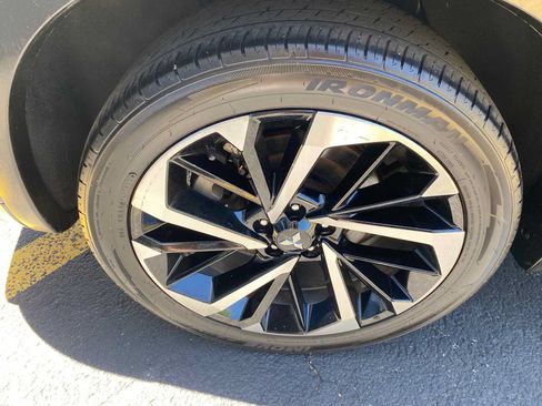 Used 2023 Mitsubishi Outlander SEL AWD/4WD image 45