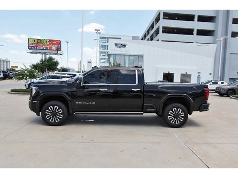 Used 2024 GMC Sierra 2500 Denali Ultimate AWD/4WD image 3