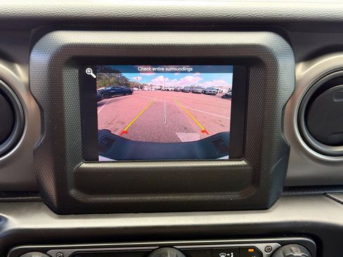 Used 2022 Jeep Gladiator Sport image 32