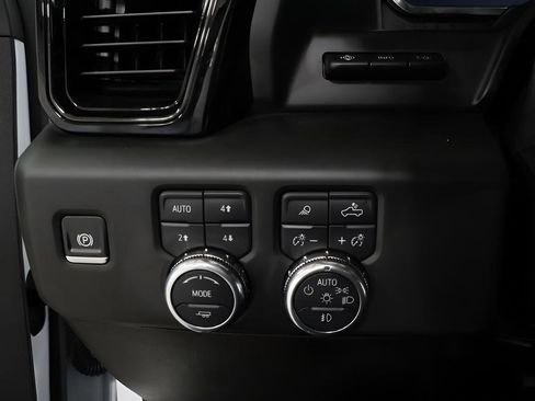 Used 2025 GMC Sierra 2500 AT4 w/ AT4 Premium Plus Package AWD/4WD image 20