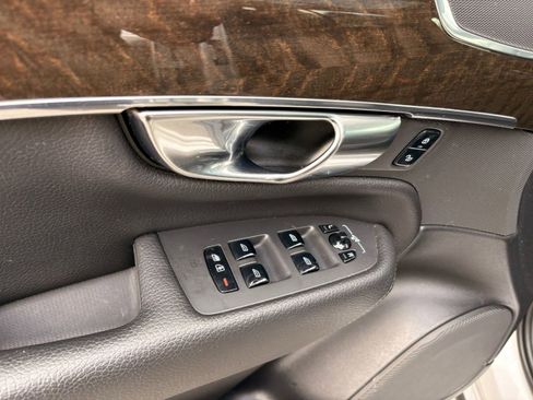 Used 2018 Volvo XC90 T6 Momentum w/ Convenience Package image 13
