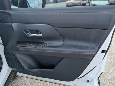 Used 2026 Nissan Kicks SR FWD image 31