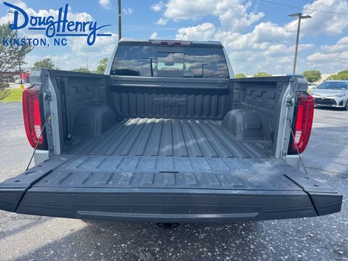 Used 2025 GMC Sierra 1500 AT4 w/ AT4 Premium Package AWD/4WD image 16