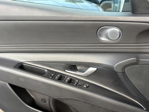 Used 2025 Hyundai Elantra SEL image 18