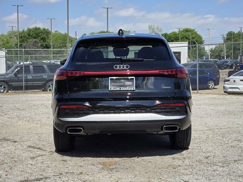 Certified 2025 Audi Q5 Premium image 9