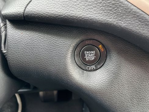 Used 2017 Jeep Cherokee Limited image 53